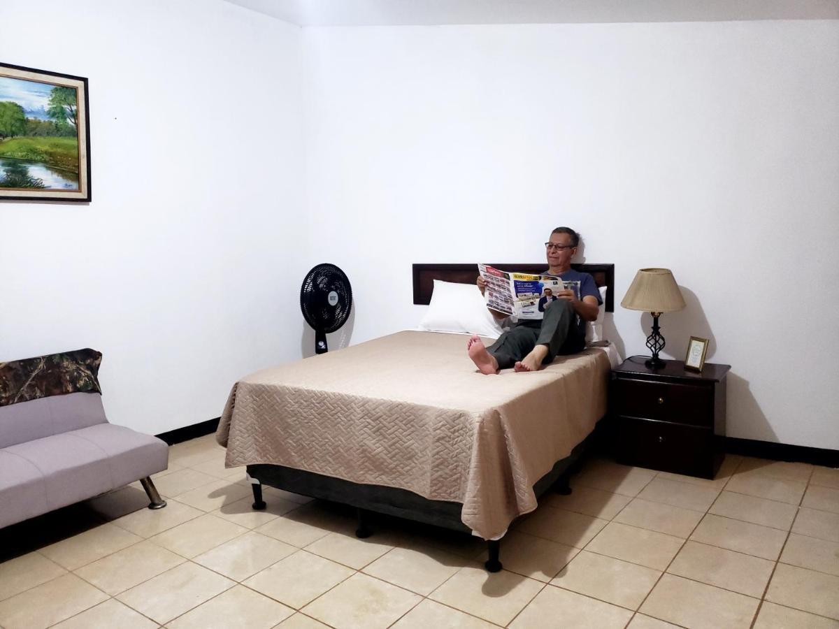 Judys Home - Bed And Breakfast Retalhuleu Luaran gambar