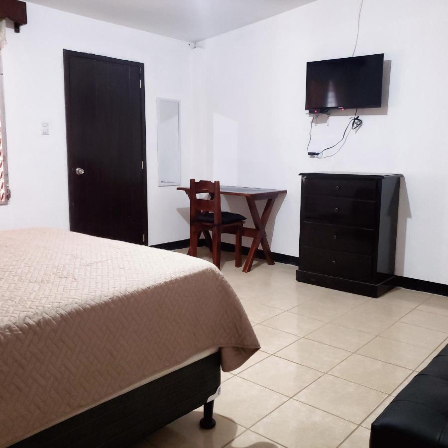 Judys Home - Bed And Breakfast Retalhuleu Luaran gambar