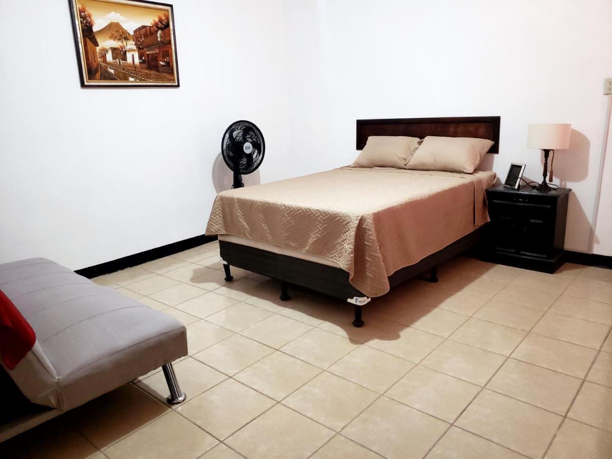 Judys Home - Bed And Breakfast Retalhuleu Luaran gambar
