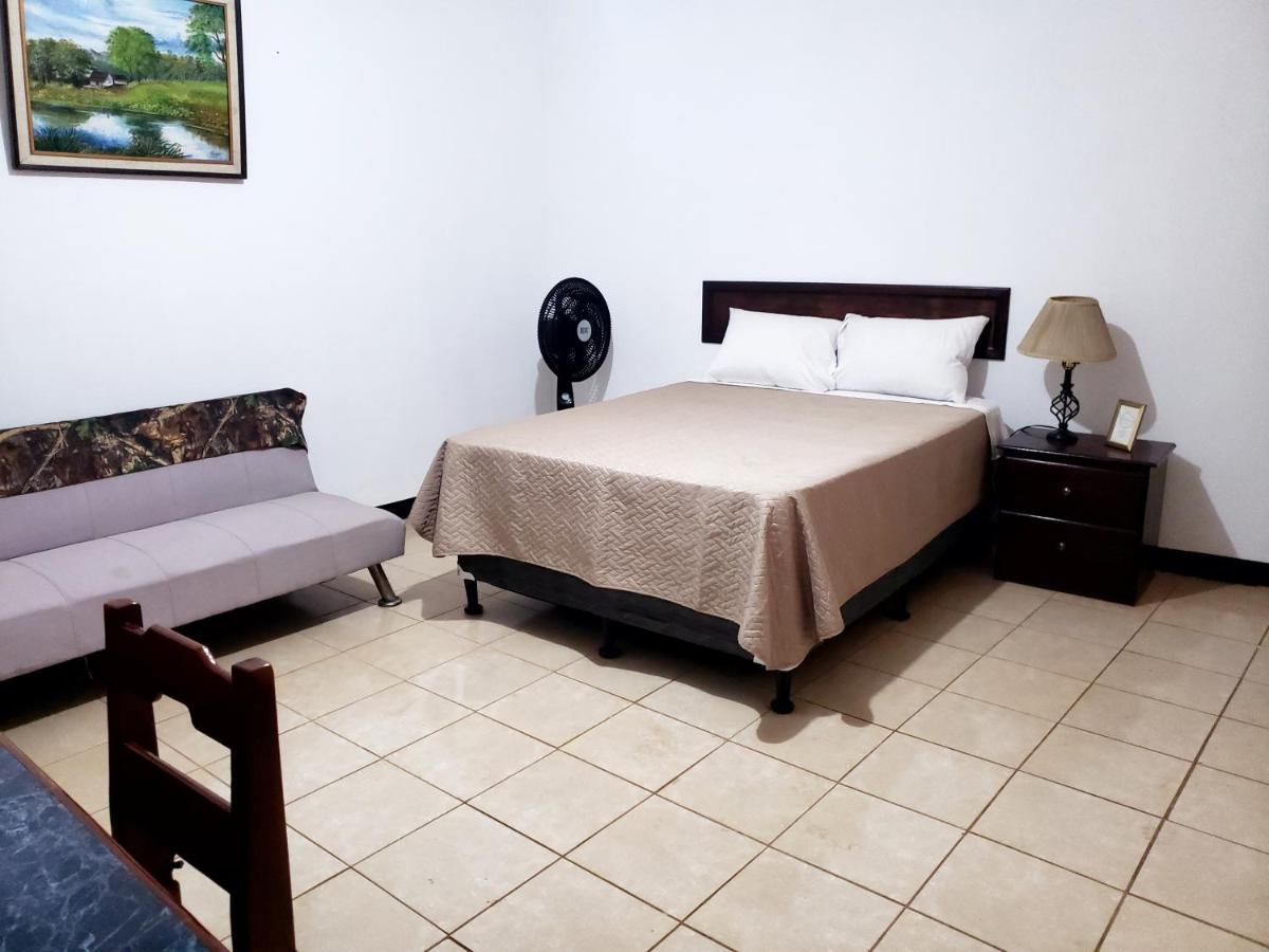 Judys Home - Bed And Breakfast Retalhuleu Luaran gambar