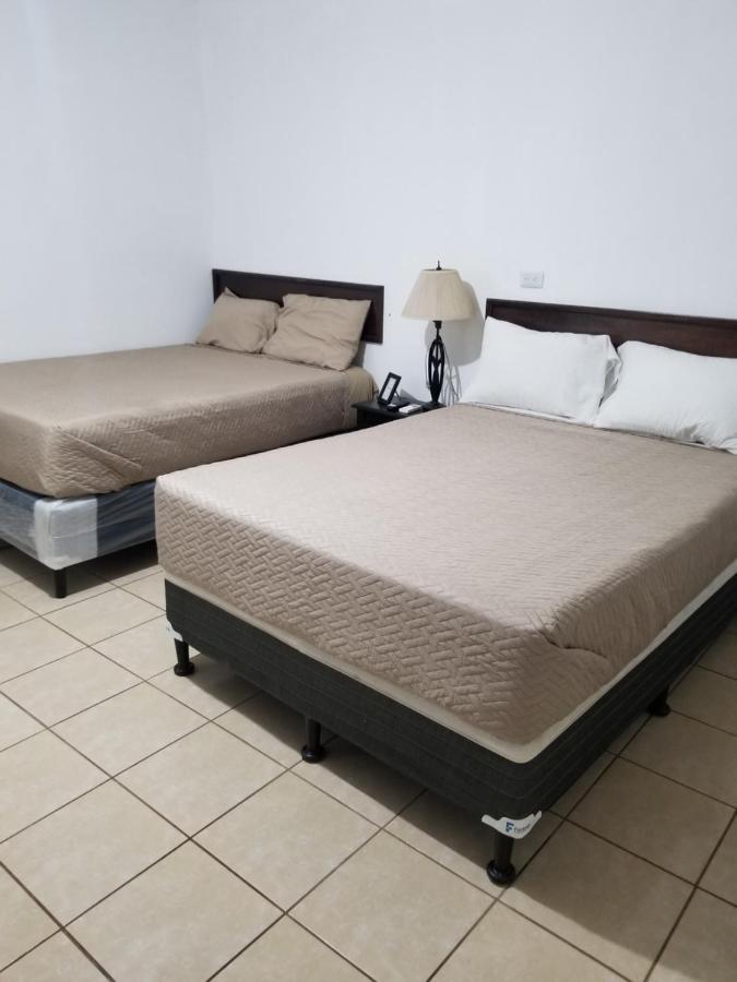 Judys Home - Bed And Breakfast Retalhuleu Luaran gambar